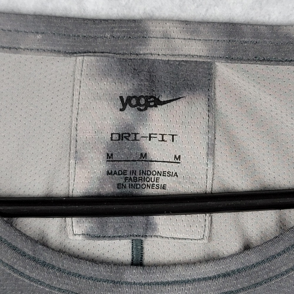 Nike Yoga Top Dri-FIT Allover Print Short-Sleeve Gridiron DX0922-015 Mens Medium - Picture 3 of 9